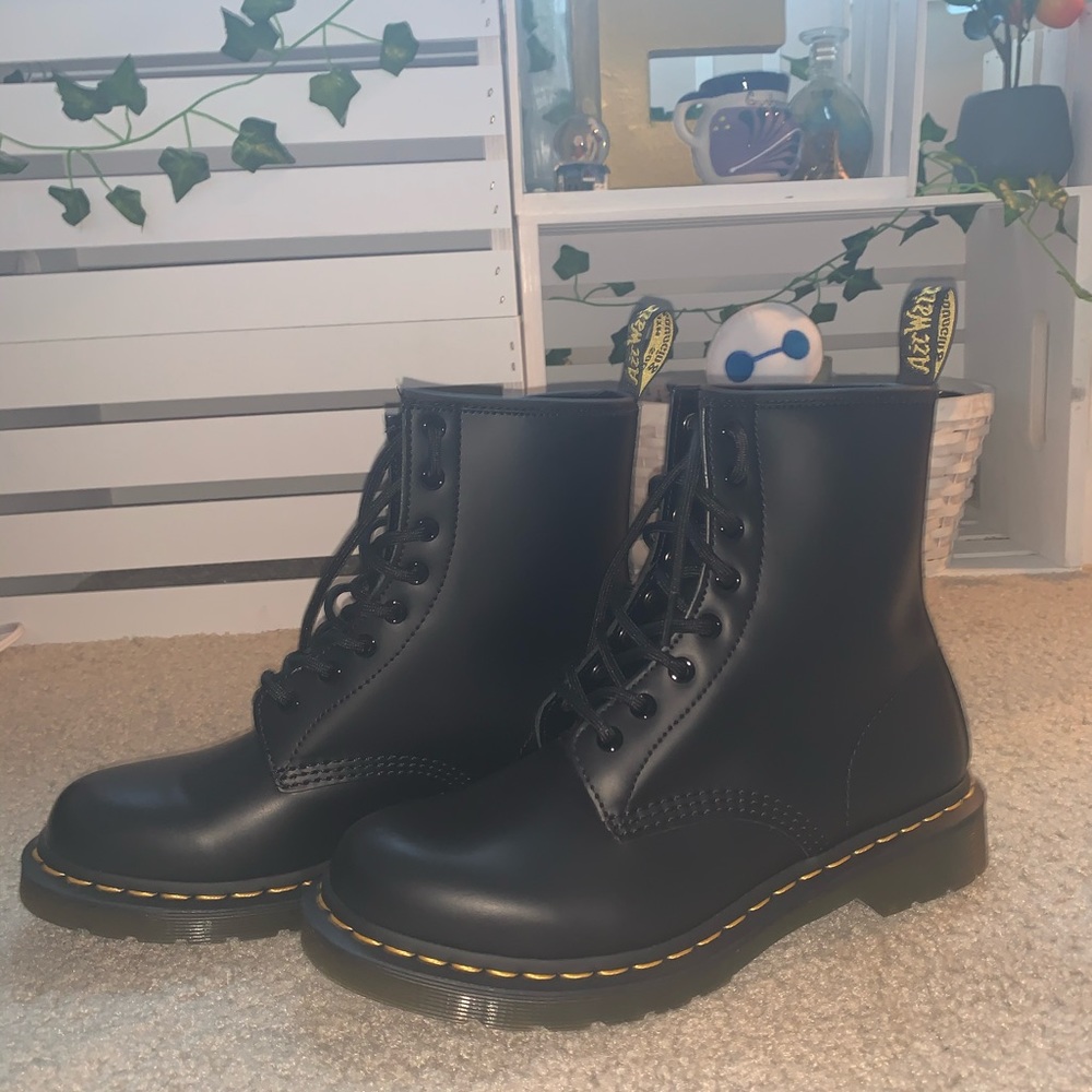 Dr.MARTEN 1460 WOMEN'S SMOOTH LEATHER LACE UP BOOT